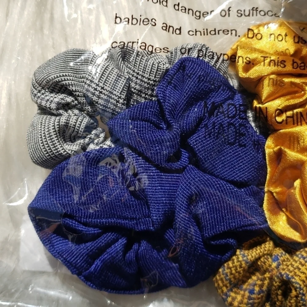 Urban Outfitters Set of 5 scrunchies NEW SEALED